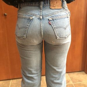 Vintage Levi’s 501 xx
Original W30 L40
Altered to L31 W14 at the waist of jeans